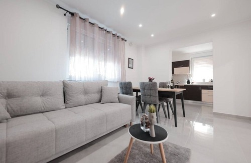 Vrbovec Apartment | One bedroom apartment with air-conditioning Vrbovec, Prigorje (A-22922-a)