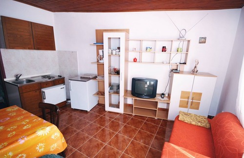 Metajna Apartment | One bedroom apartment with terrace and sea view Metajna, Pag (A-6421-b)