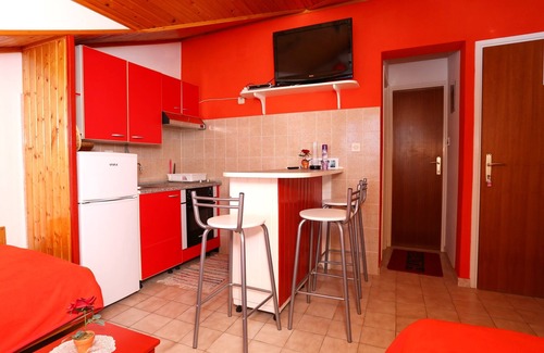 Racisce Apartment | One bedroom apartment near beach Račišće, Korčula (A-4360-a)