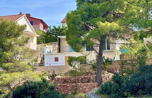 Cove Basina (Jelsa) Apartment | One bedroom apartment near beach Basina, Hvar (A-24120-a)