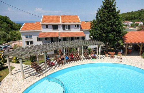 Kampor Apartment | One bedroom apartment near beach Kampor, Rab (A-3213-g)