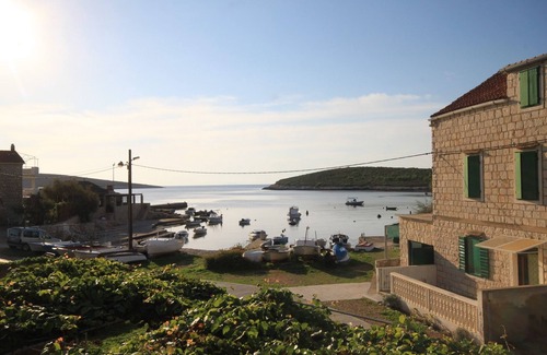 Rukavac Apartment | One bedroom apartment near beach Rukavac, Vis (A-1154-a)
