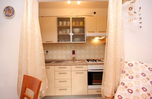 Cove Rogacic Apartment | One bedroom apartment near beach Cove Rogačić, Vis (A-2460-b)