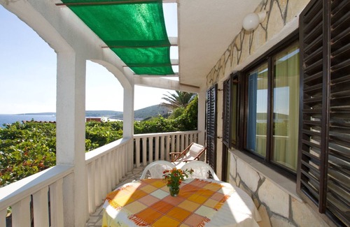 Milna Apartment | One bedroom apartment near beach Milna, Vis (A-2461-b)