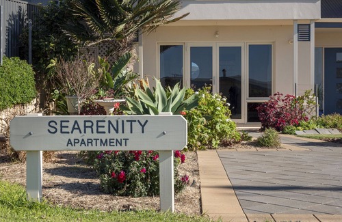 Emu Bay Apartment | One Bedroom Apartment with Sea Views.