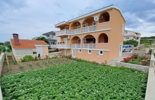 Rtina Apartment | One bedroom apartment with balcony and sea view Rtina - Miočići, Zadar (A-13072-a)