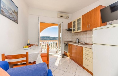 Rtina Apartment | One bedroom apartment with balcony and sea view Rtina - Miočići, Zadar (A-13072-c)