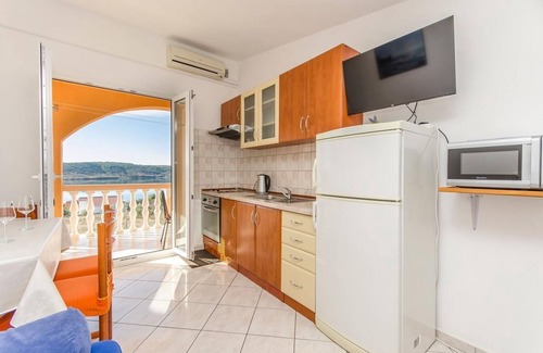 Rtina Apartment | One bedroom apartment with balcony and sea view Rtina - Miočići, Zadar (A-13072-c)