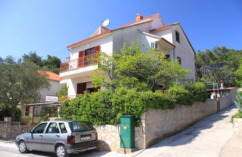 Vrboska Apartment | One bedroom apartment with terrace Vrboska, Hvar (A-8748-c)