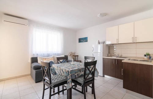 Mandre Apartment | One bedroom apartment with balcony and sea view Mandre, Pag (A-18748-e)