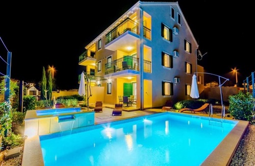 Cove Makarac (Milna) Apartment | One bedroom apartment with terrace Milna, Brač (A-22122-a)