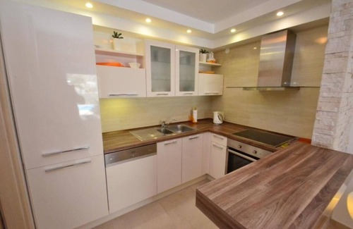 Muo Apartment | One-Bedroom Apartment with Pool and Sea View