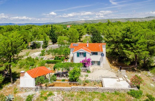 Cove Osibova (Milna) Apartment | One bedroom apartment with terrace Milna, Brač (A-11088-b)