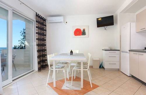 Stanici Apartment | One bedroom apartment with terrace and sea view Balića Rat, Omiš (A-20494-a)