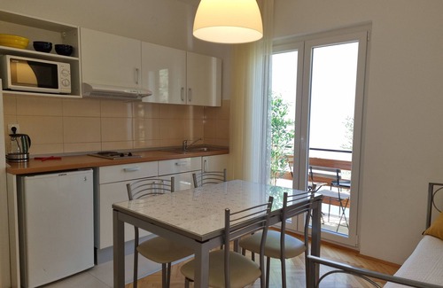 Duce Apartment | One bedroom apartment with balcony and sea view Duće, Omiš (A-2821-c)