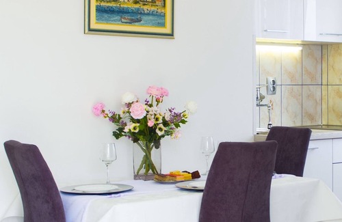 Cove Rogacic Apartment | One bedroom apartment with balcony and sea view Vis (A-2428-c)