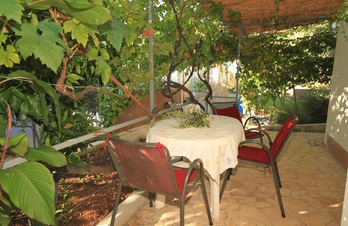 Rukavac Apartment | One bedroom apartment with terrace Rukavac, Vis (A-8897-b)