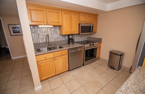 North Pacific Beach Condo | ONE BEDROOM CONDO 609