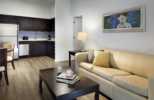 Celebration Apartment | One Bedroom Corner Suite with Terrace near Theme Parks