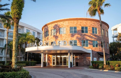 Celebration Apartment | One Bedroom Corner Suite with Terrace near Theme Parks