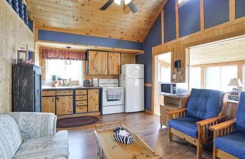 Bala Cottage | One Bedroom Cottage W/Loft By The Moon River