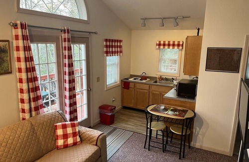 Norway Cottage | One Bedroom Cottage with Whirpool Tub