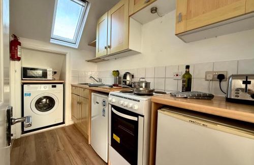Sutton Apartment | One-Bedroom flat in Cheam Village