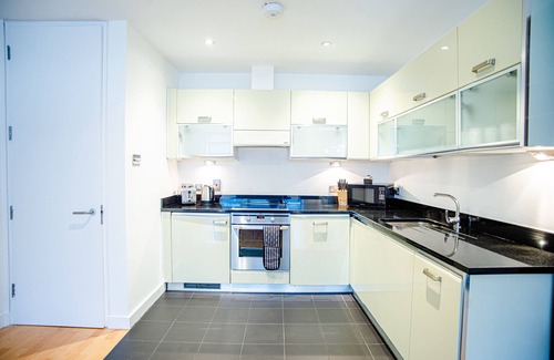 Farringdon Apartment | One Bedroom Flat in Farringdon with Balcony by MySquare