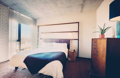 Travis Heights Hotel | One-Bedroom Hotel Suite with Living Room & Outdoor Space