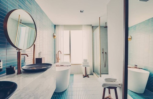 Travis Heights Hotel | One-Bedroom Hotel Suite with Living Room & Outdoor Space