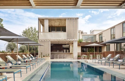 Travis Heights Hotel | One-Bedroom Hotel Suite with Living Room & Outdoor Space