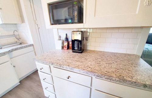 South Central House | One Bedroom House in Desirable Bush Park location