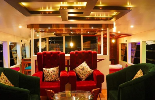 Alappuzha Boat Rental | One bedroom private houseboat Or One bedroom suite