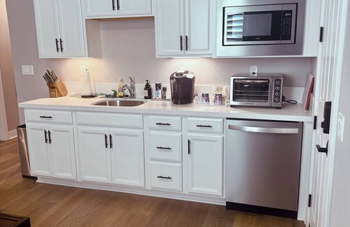 Winchester House | One bedroom private entry casita close to Temecula wine country.