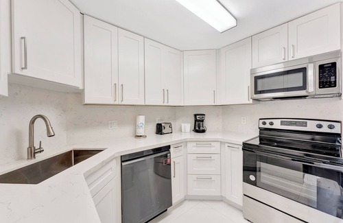 Galt Mile Apartment | One-Bedroom Suite Ocean Property