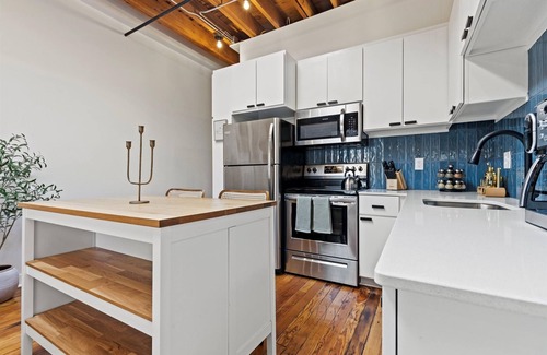 Crossroads Arts District Condo | One Bedroom walkable to Tmobile/P&L!