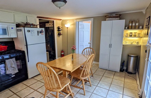 Williamsville House | One block from Main Street, free parking, pets allowed