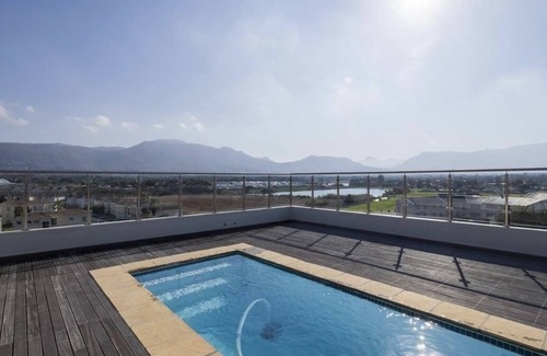Tokai Apartment | One double bed en-suite