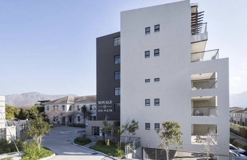 Tokai Apartment | One double bed en-suite