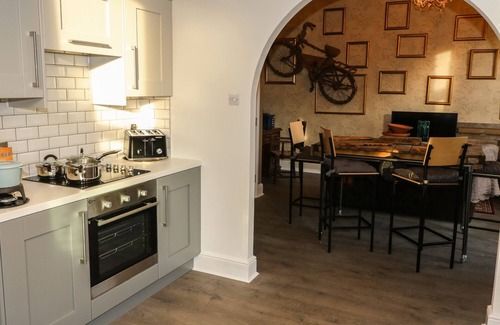 Greetland Cottage | ONE EIGHT THREE GUEST COTTAGE, family friendly in Holywell Green