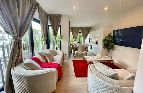 Klein-Antwerpen Apartment | One Lux Stay Near Antwerp Central - 3 Bedroom 1.5 Bathroom