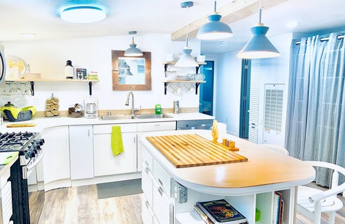 Soldotna House | ~One Mile from the Kenai River, Must See Retro Remodel, Modular Home~