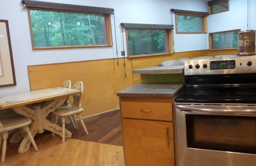 Coxs Creek Cottage | One of a kind cabin in the woods. Quiet and private but close to everything.