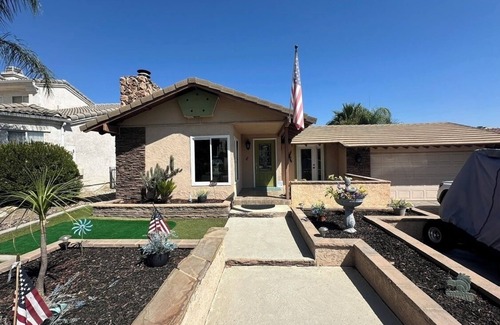 Temecula House | One-of-a-kind home on Lake in Canyon Lake with Hot Tub 30 Day Min