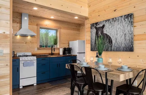 Polebridge Cabin | One of a kind views of Glacier National Park! Cascade Cabin at Thunderbird Ridge.