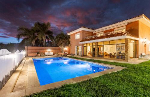 Tabaiba Villa | One & Only Sports and Relax Villa Heated Pool by Eden Rentals