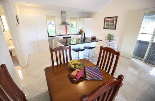 Upper Wakefield Cottage | One Tree Accommodation: The Retreat