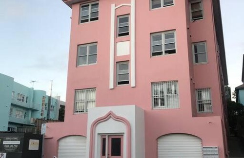 North Bondi Apartment | Only 100m from the sand at Iconic Bondi Beach
