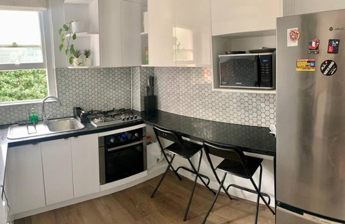 North Bondi Apartment | Only 100m from the sand at Iconic Bondi Beach