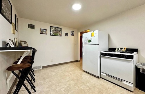 Green Bay House | Only 2 blocks from Lambeau Field and the Titletown District.